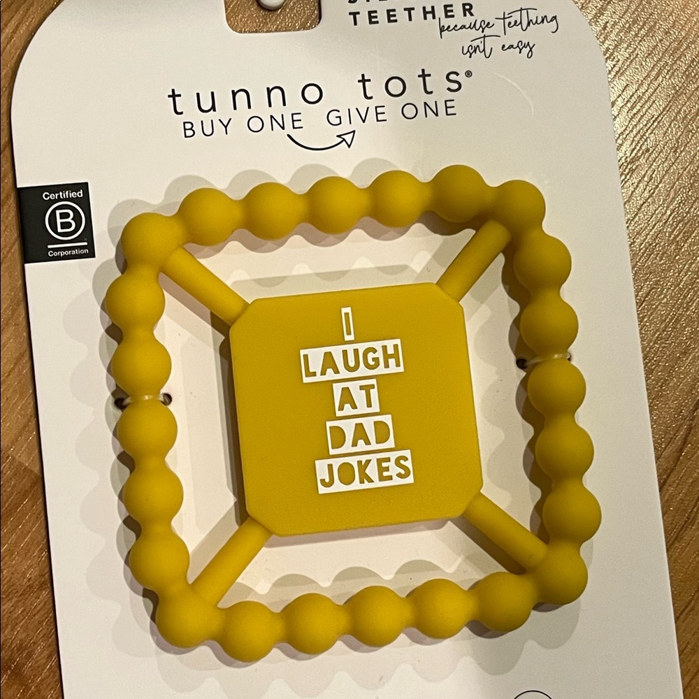 Tunno tots NWT YELLOW teether